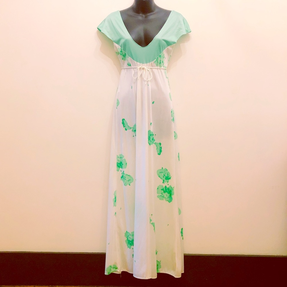Vintage Floral Slip dress or Nightgown Size: 32/34